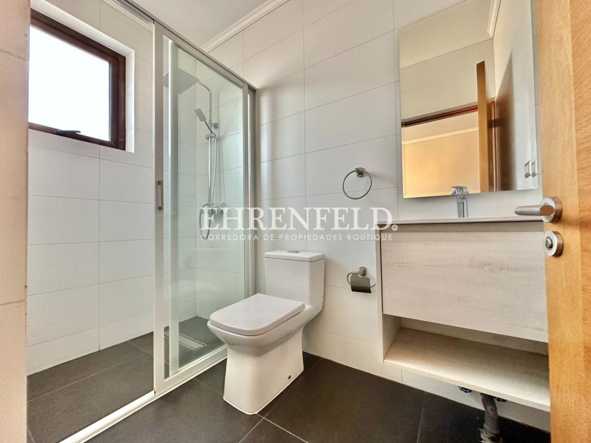 Baño de servicio.