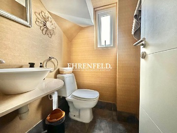 Baño de visitas.