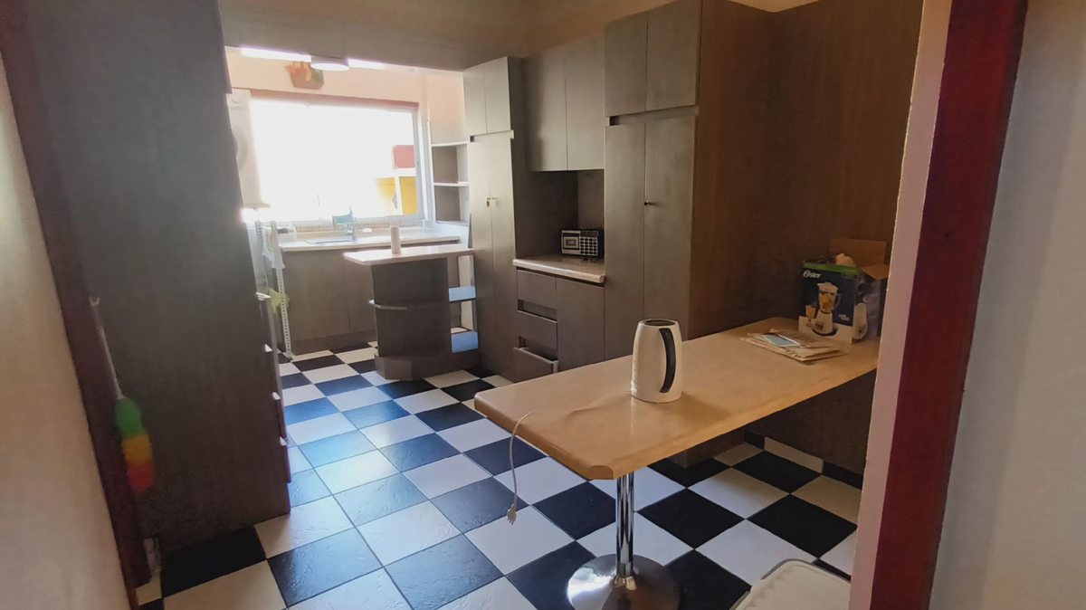 Amplia cocina con comedor