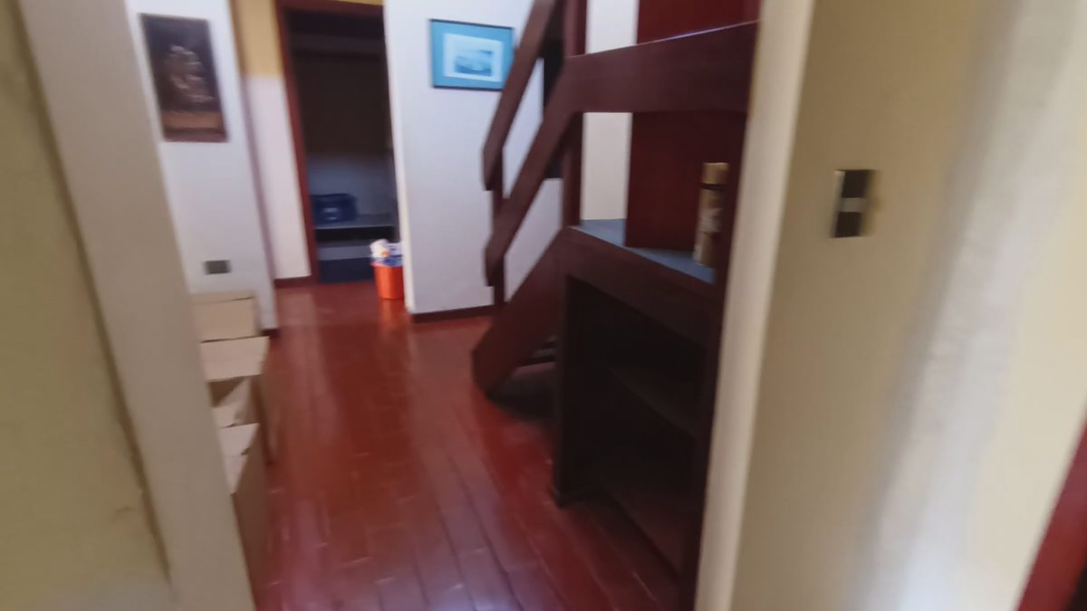 Acceso 2do piso, amplio pasillo