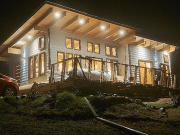 Iluminación nocturna en Casa Mirador Las Loicas