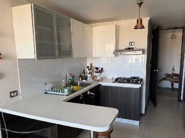 cocina amplia y cerrada