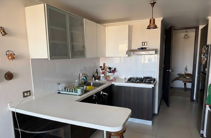 cocina amplia y cerrada