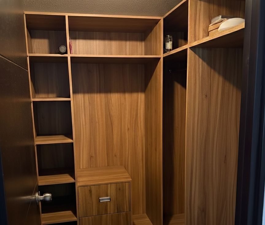 walking closet suit