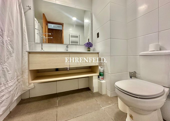 Baño dormitorio 1.