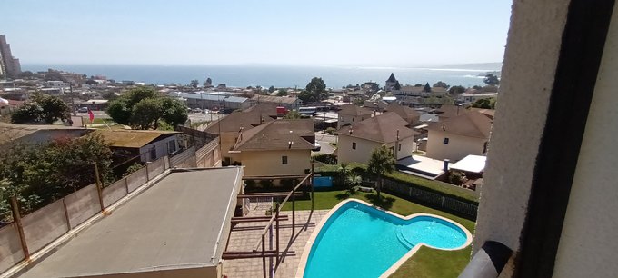 Vista y piscina del condominio