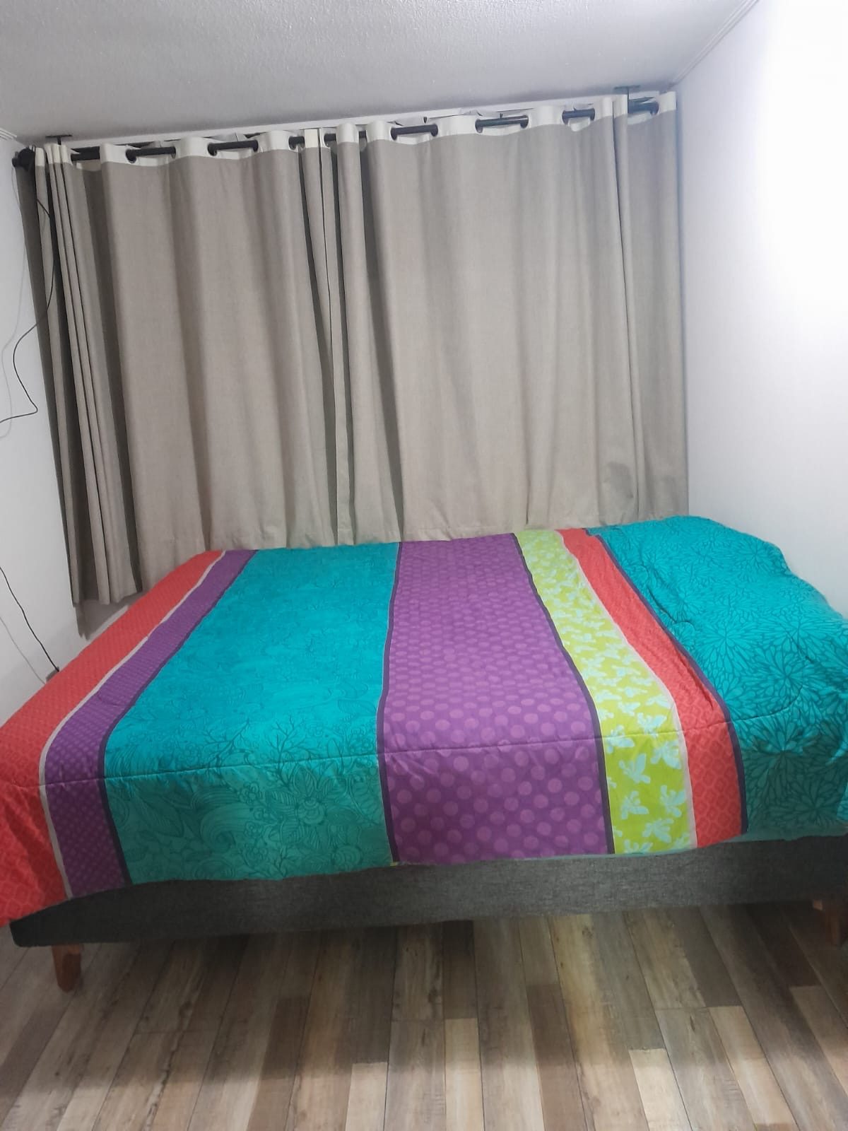 Incluye cortinas