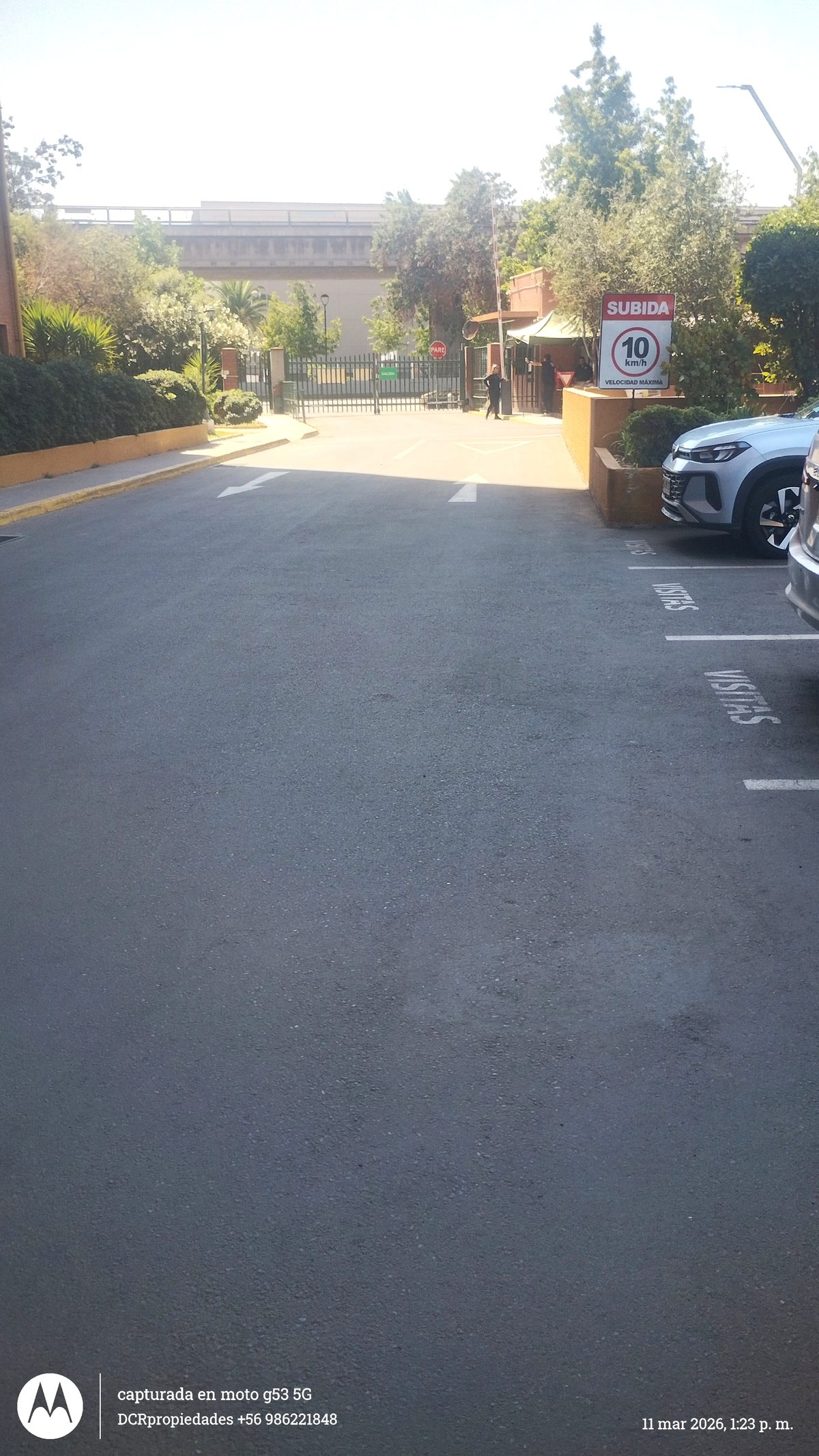vista dede estacionamiento de visita a entrada oriente