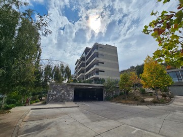 Condominio con seguridad, áreas verdes, dos piscinas.