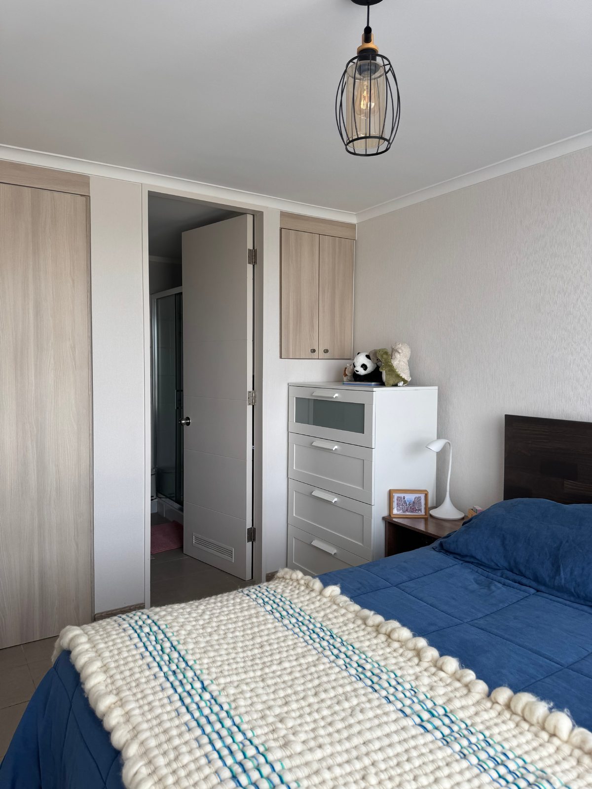 Dormitorio y baño en suite