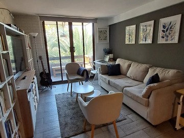 Living con acceso a terraza, espacio para sofá de 2 mts.