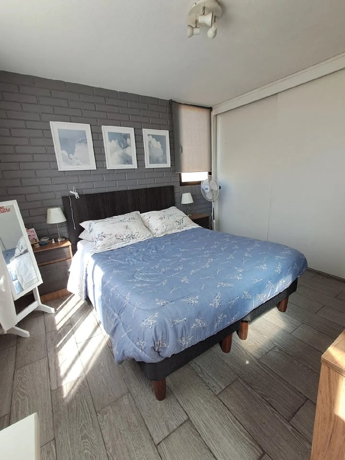 Dormitorio principal amplio con espacio para escritorio