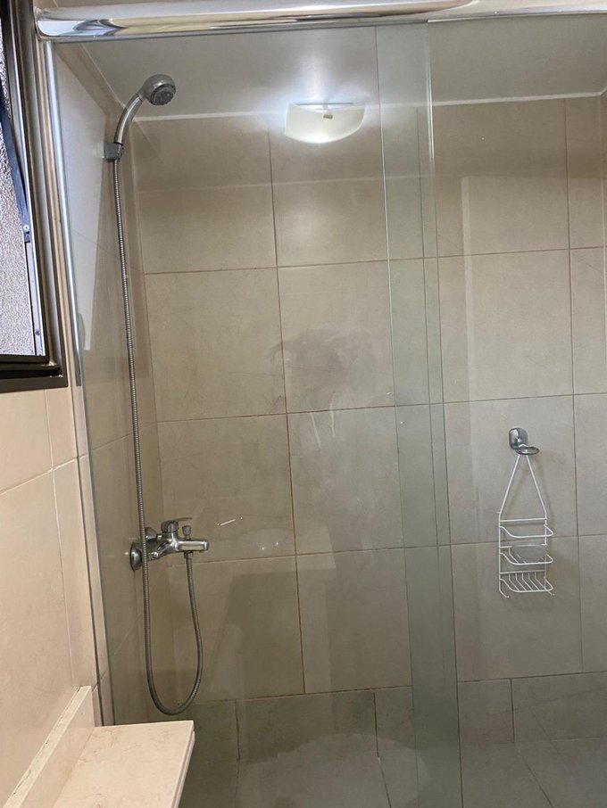 Shower door baño principal