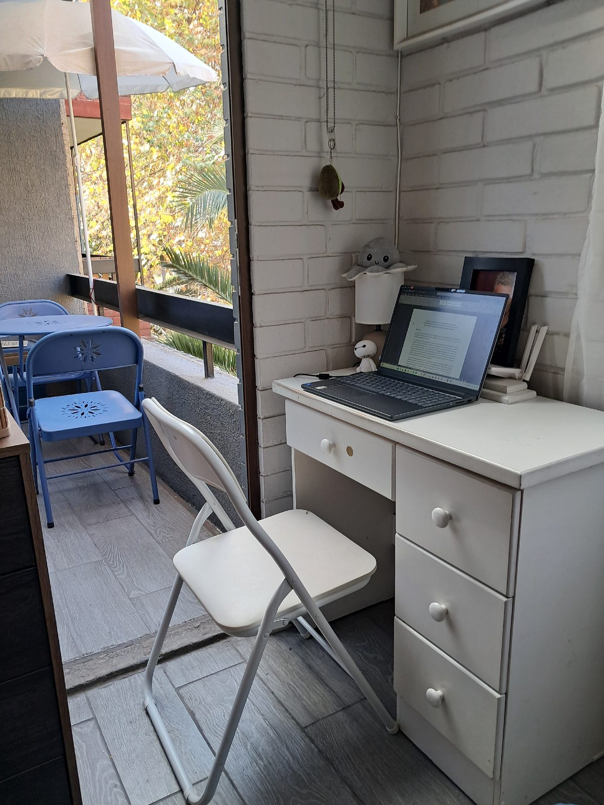 Espacio para escritorio en dormitorio principal