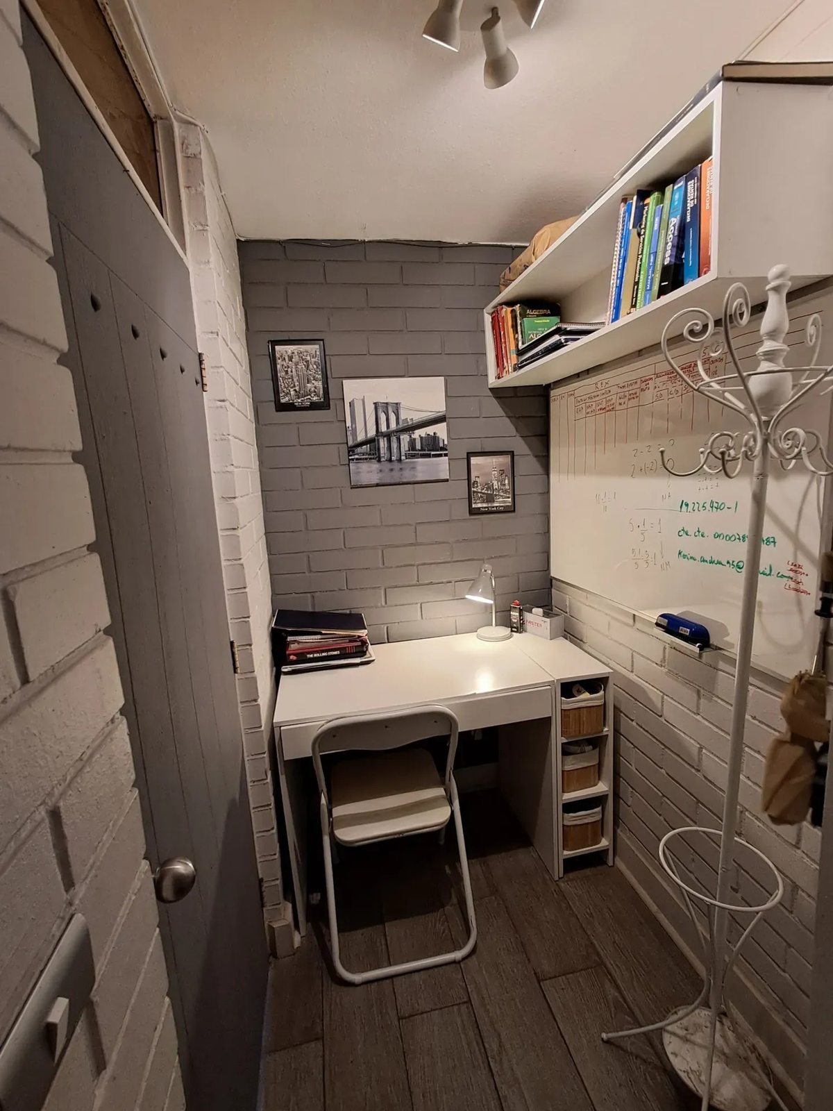 Home office en entrada del departamento