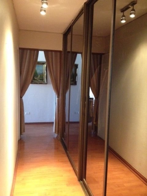 Pasillo con closets