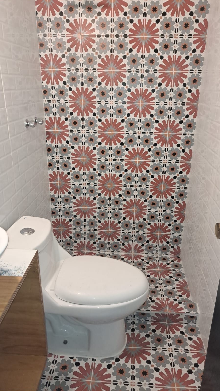 Baño con porcelanatos MK