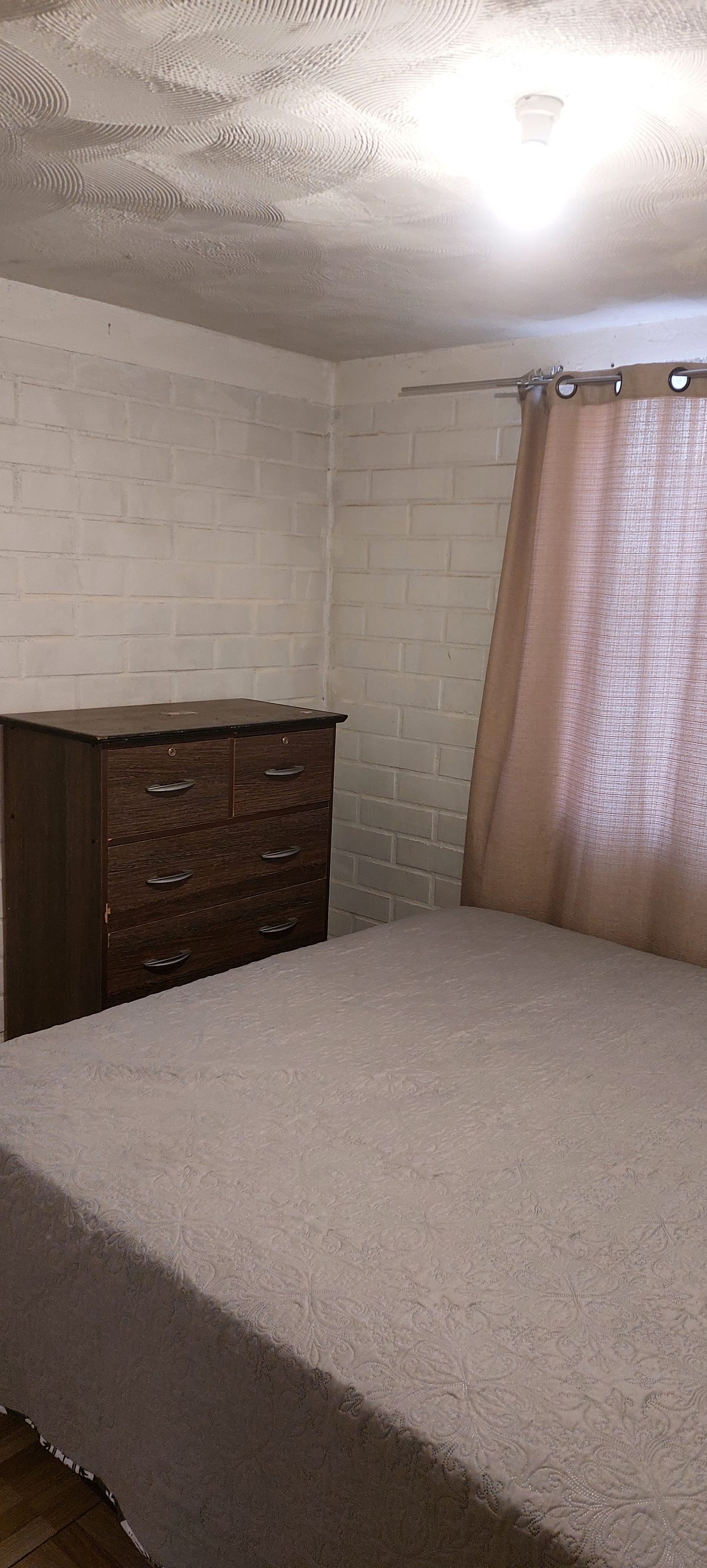 Pieza principal, con closet incluido.