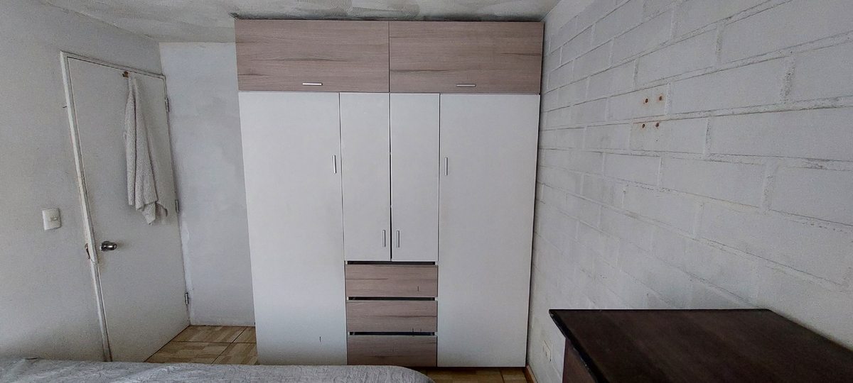 Closet de pieza principal, de muy buen tamaño.