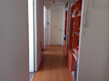 Pasillo con closets empotrados 
