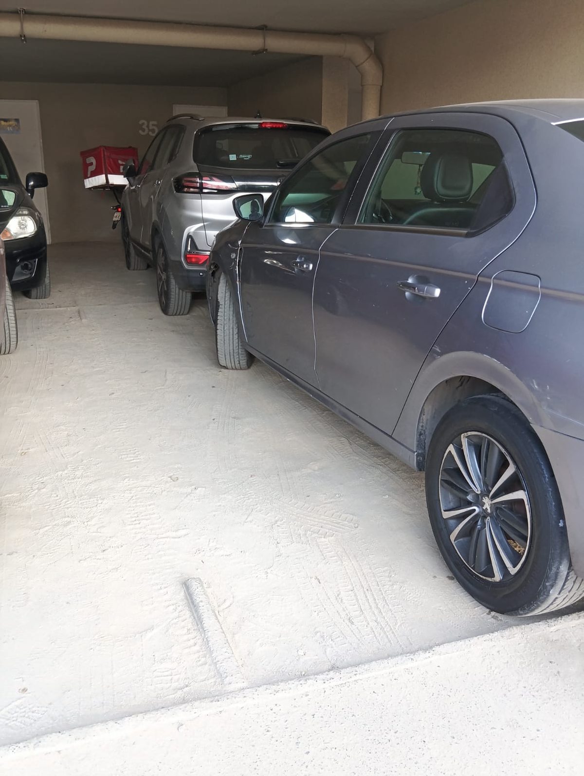 2 estacionamientos