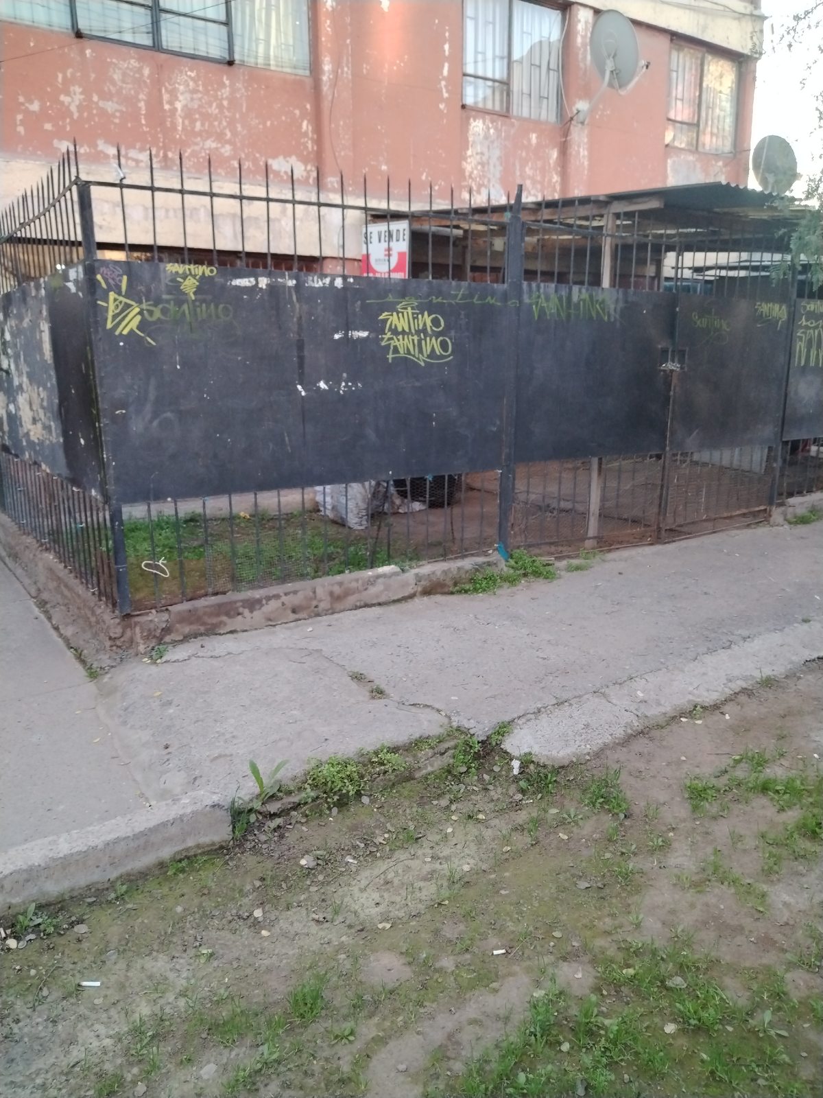 ANTE JARDÍN CERRADO REJA