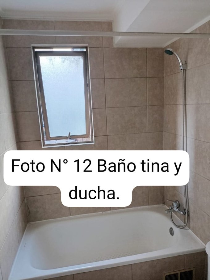 Baño, tina y ducha.