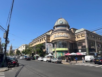 Tienda a media cuadra