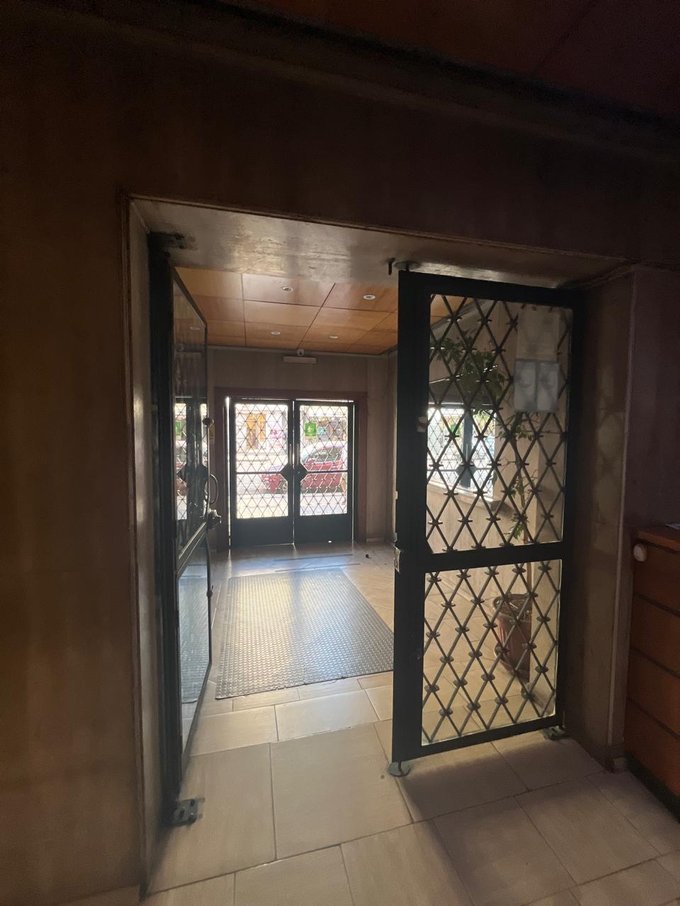 Hall de acceso saliendo