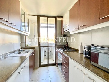 Cocina con loggia separada.
