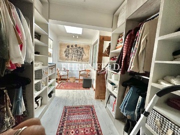 Walk in closet dormitorio de segundo piso.