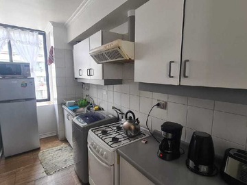 Cocina equipada, con espacio para lavadora