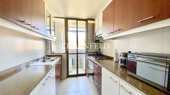 Cocina con loggia separada.