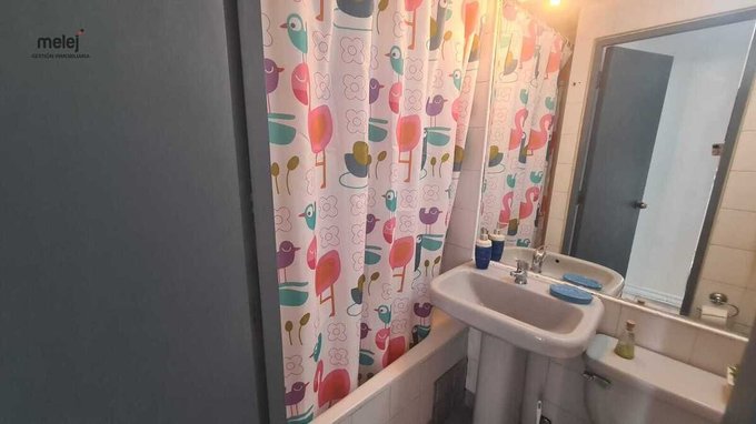 Baño completo en el pasillo