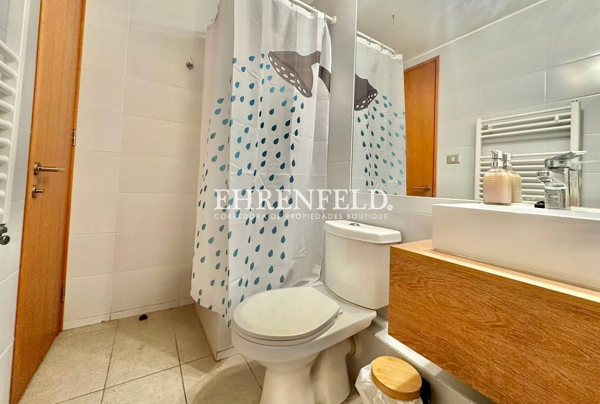 Baño de visitas.
