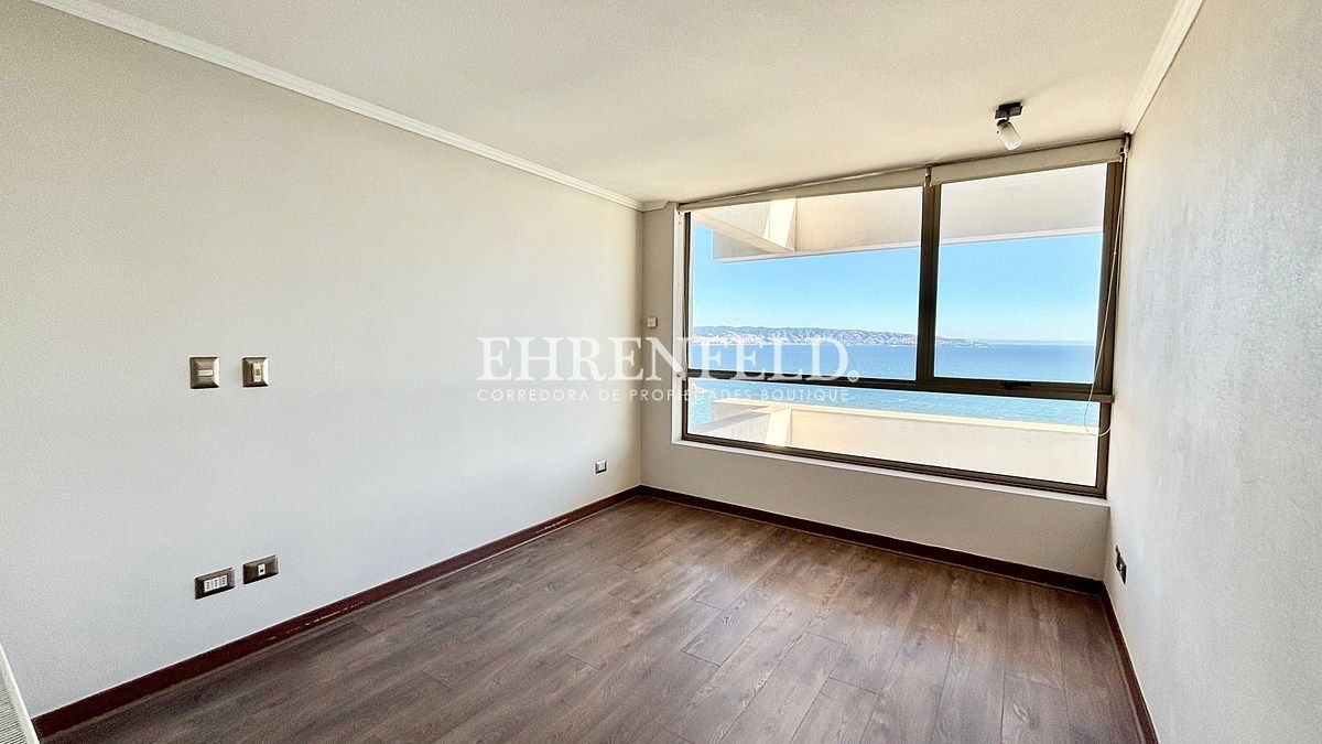 Dormitorio principal en suite.