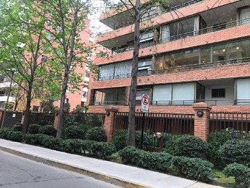 Venta / Estacionamiento / Las Condes