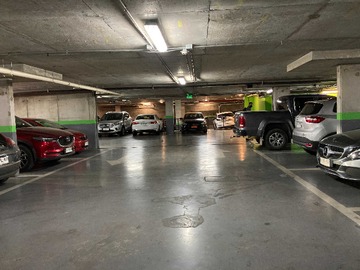 Venta / Estacionamiento / Las Condes