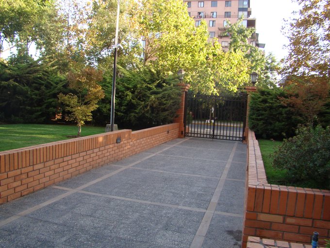 Entrada peatonal por Rosario Sur
