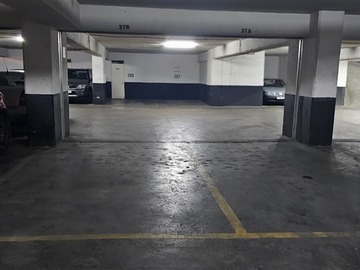 Venta / Estacionamiento / Santiago