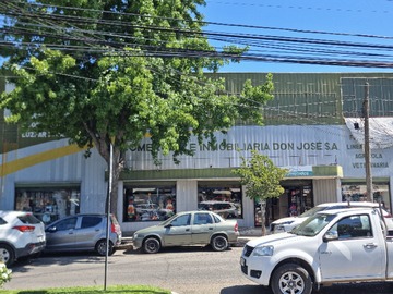 Frontis en avenida principal