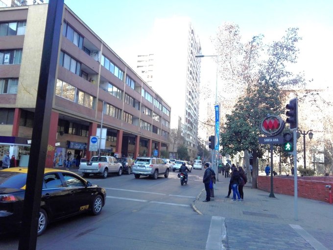 OFICINA EN EDIFICIO FRENTE A METRO SANTA ANA