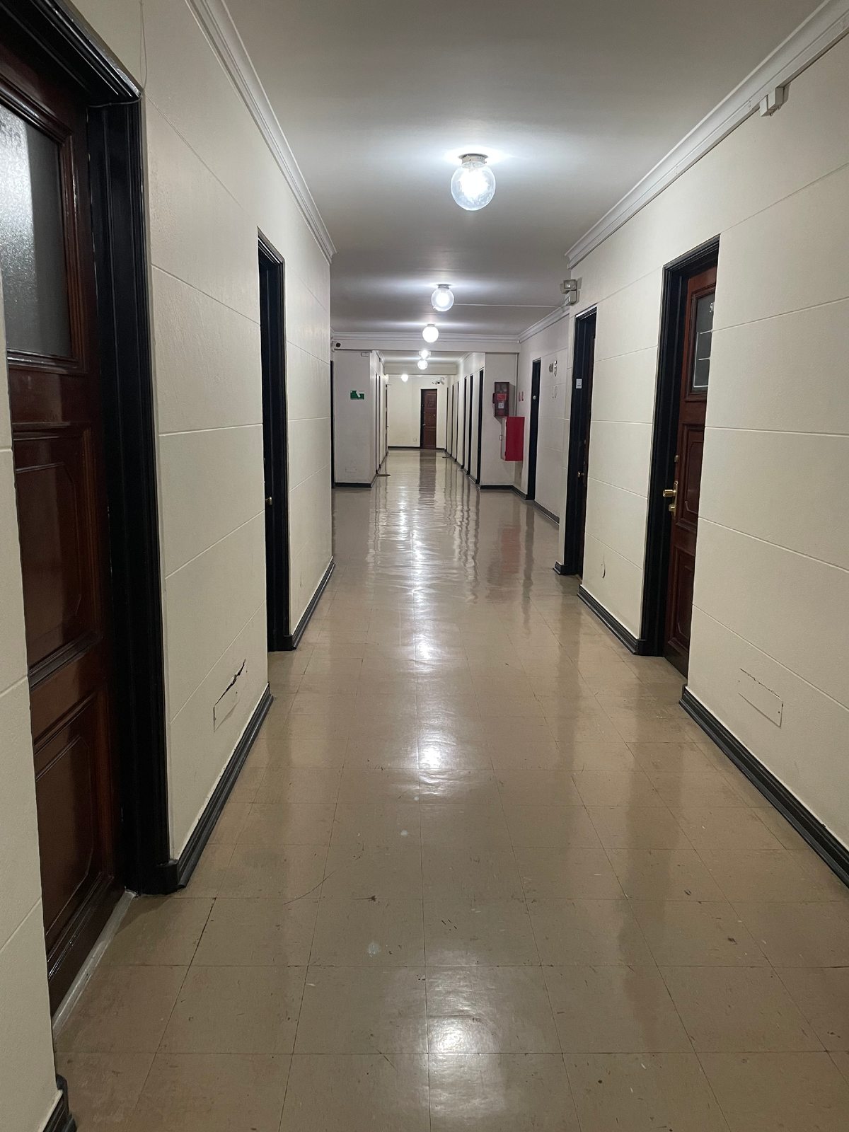 Pasillo oficinas 