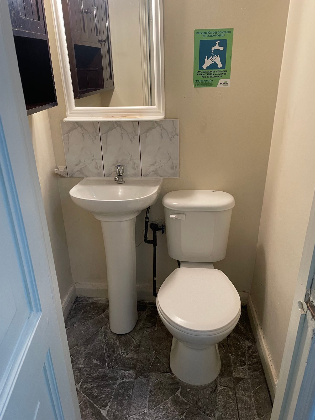 Baño oficina 