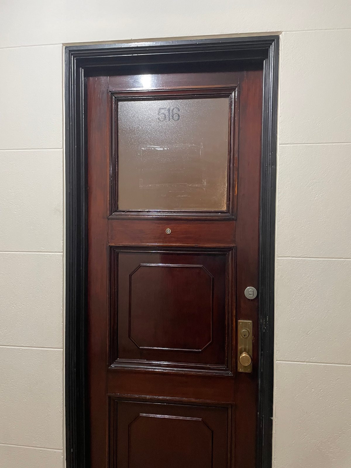 Puerta acceso oficina 