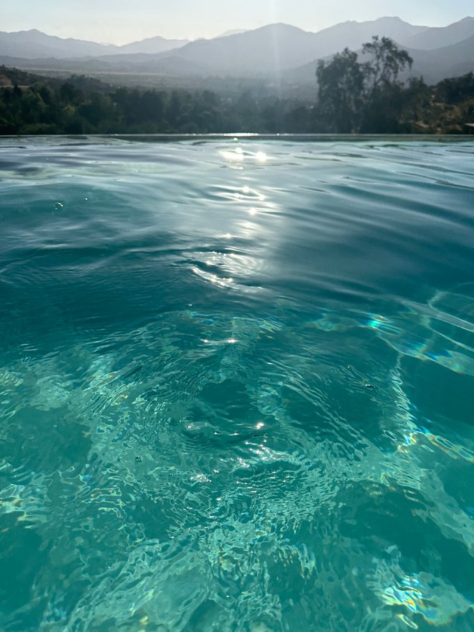 Piscina vidrio borde infinito