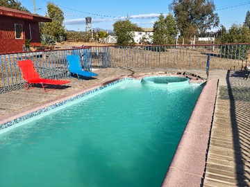 vista piscina y quincho