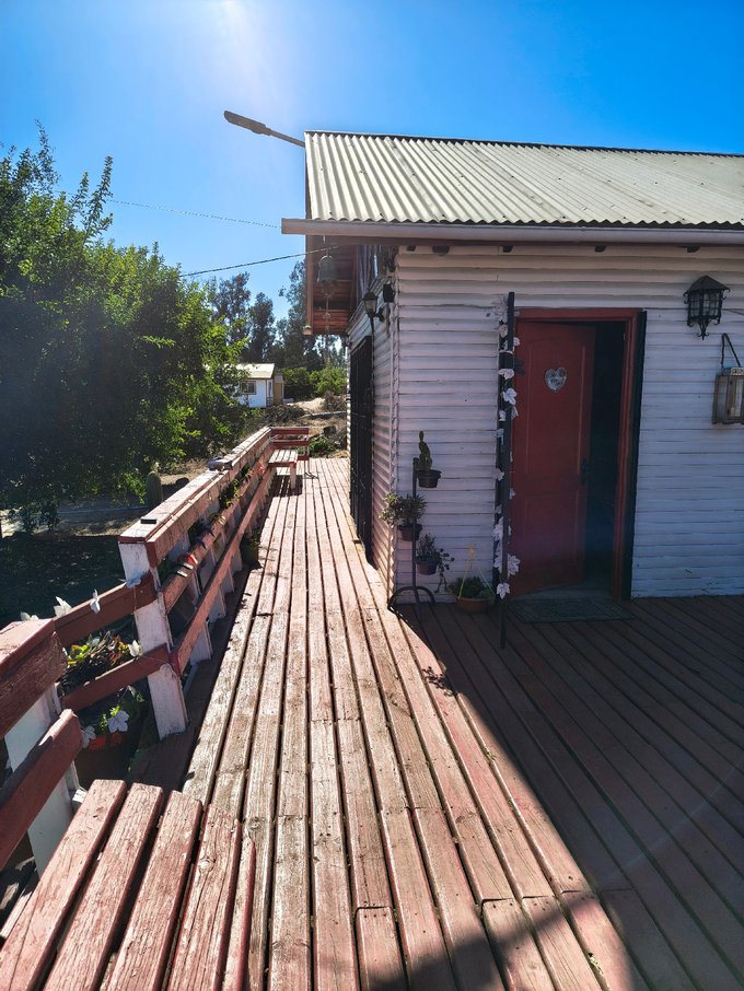 vista frontis/lateral casa principal