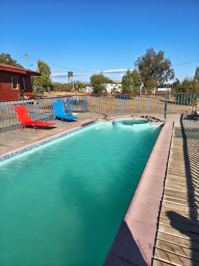 vista piscina y quincho