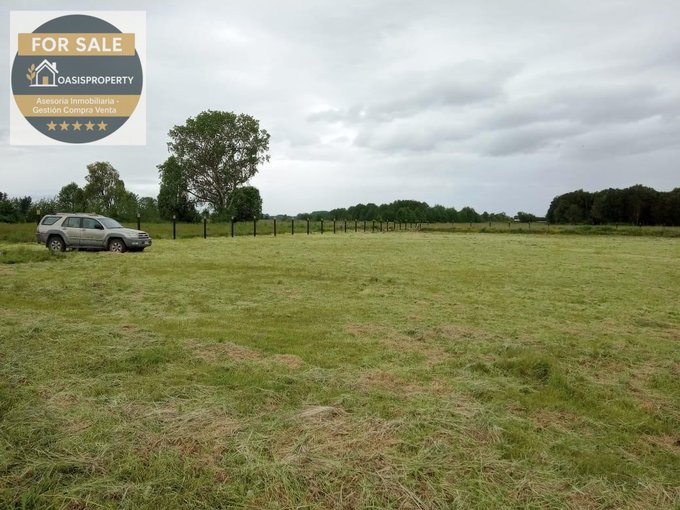PARCELA AL INTERIOR